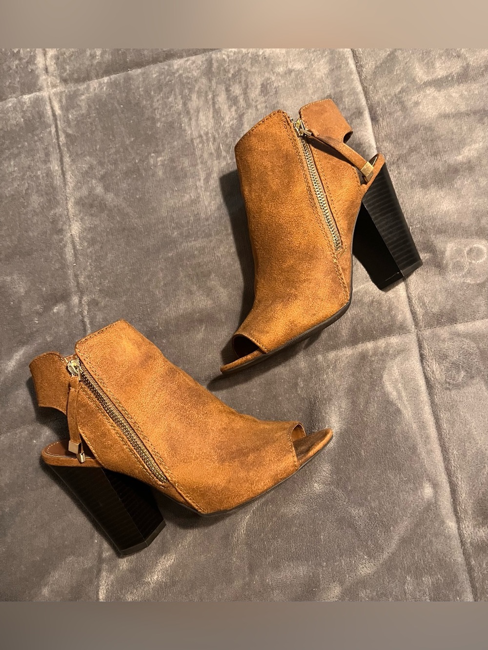 Women’s Tan Suede Peep-Toe Block Heel Booties size 8.5